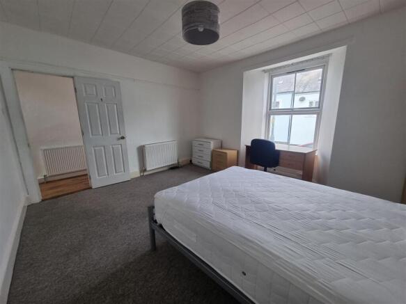 BEDROOM 1 (2).jpg