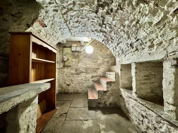 2 bed End of Terrace to rent Image 9