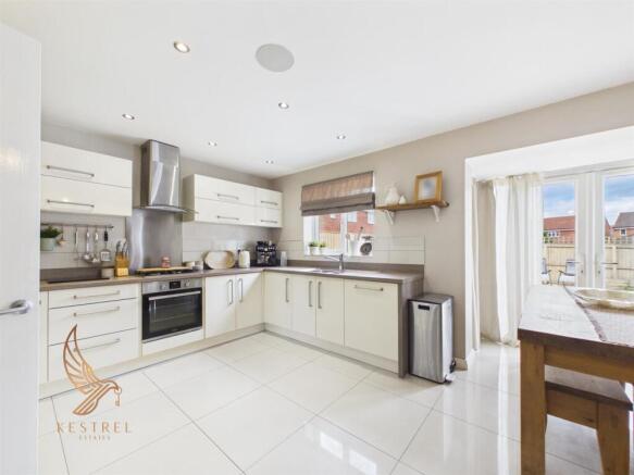 4 bed Detached for sale Image 10