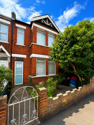 3 bed terraced to rent Cromwell Road, Hounslow TW
