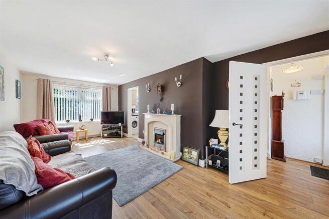 47 THOMAS DRIVE-7.jpg