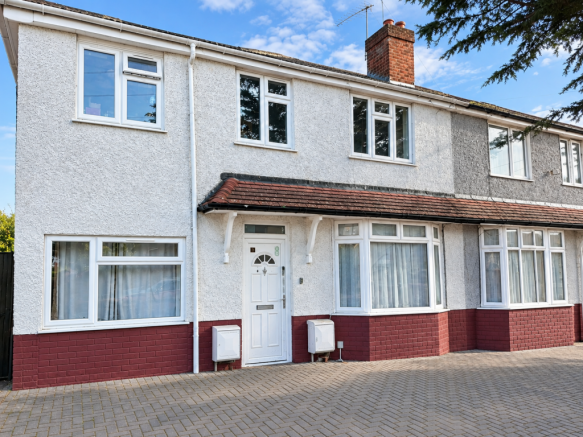 2-bed flat on Whiteford Road, Slough, £300,000