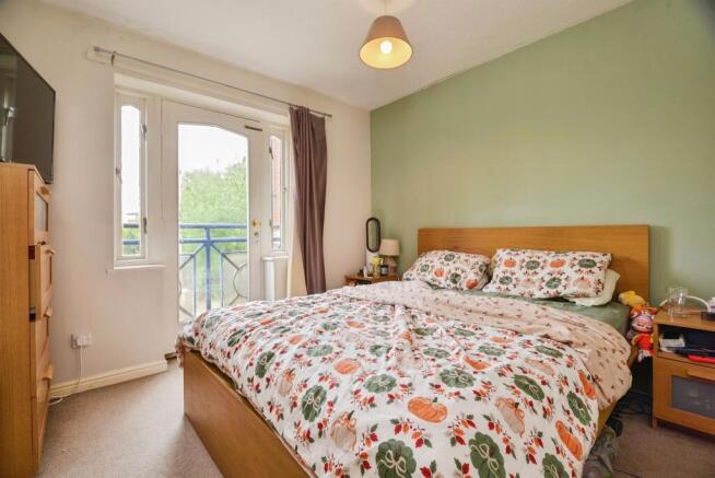 3 bed Terraced for sale Image 8