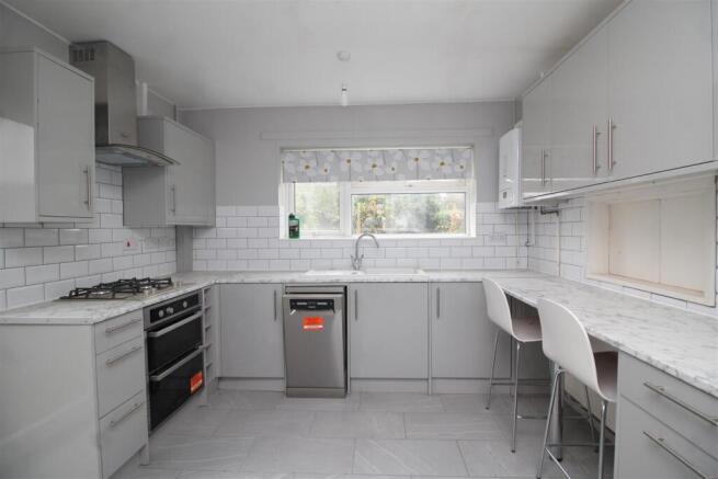 kitchen 2 .JPG