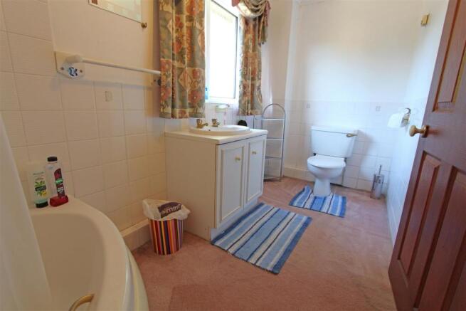 ensuite.jpg