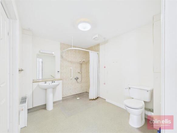 2 bed Ground Flat for sale Image 7