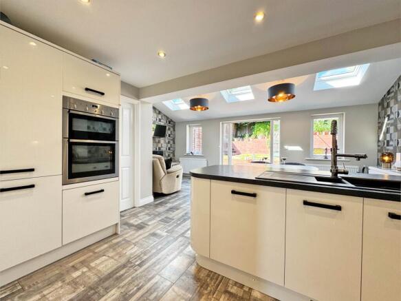3 bed Detached for sale Image 5