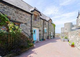 Castle Lodge, Castle Square, Harlech LL46 2YH