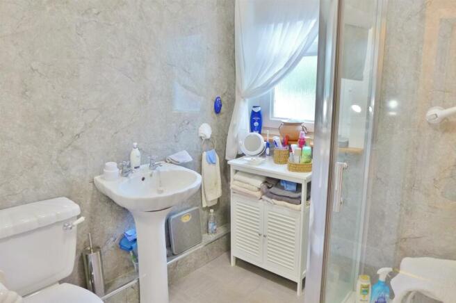 Family Shower room .JPG