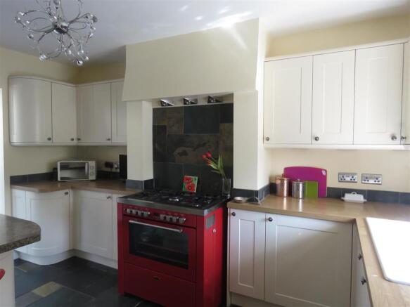 KITCHEN / BREAKFAST ROOM