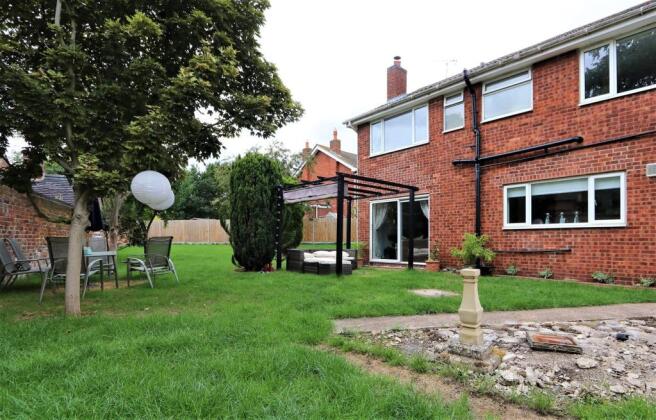 LANDSCAPED REAR GARDEN