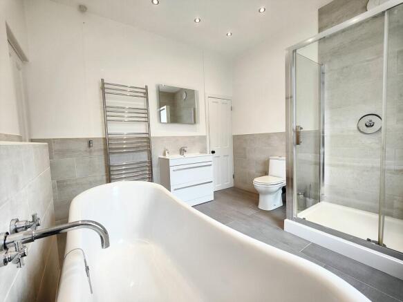 Elegant 4 Piece Bathroom