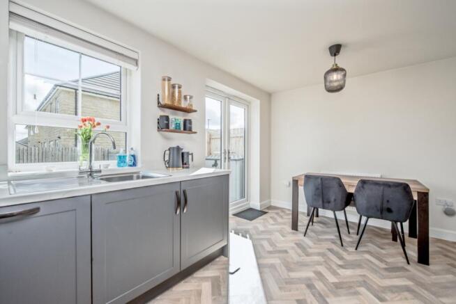 3 bed Semi-Detached for sale Image 9