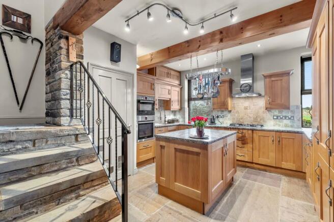4 bed Detached for sale Image 5