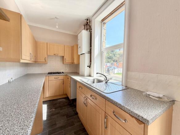 3 bed Terraced to rent Image 5
