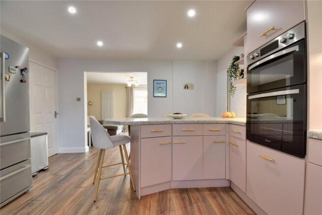 4 bed Link Detached House for sale Image 6