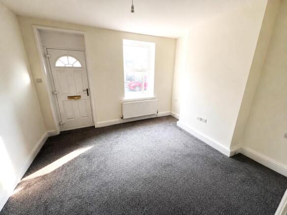 3 bed Terraced to rent Image 2