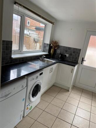 Kitchen 1.1.JPG