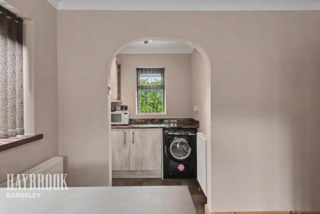 4 bed Detached for sale Image 8