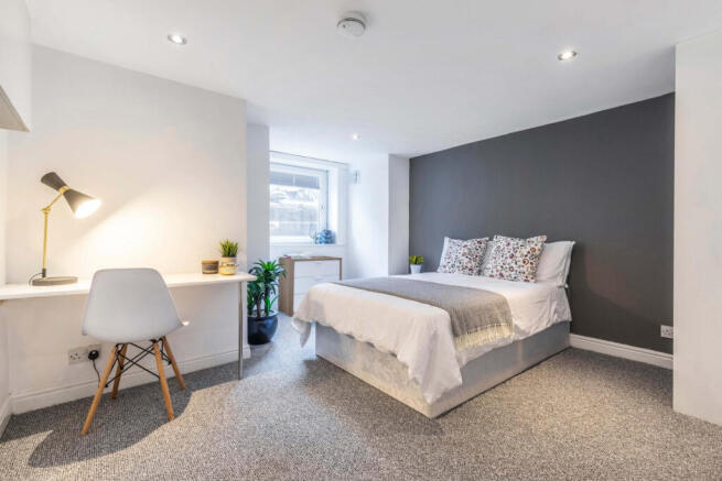 6 bed House to rent Image 12