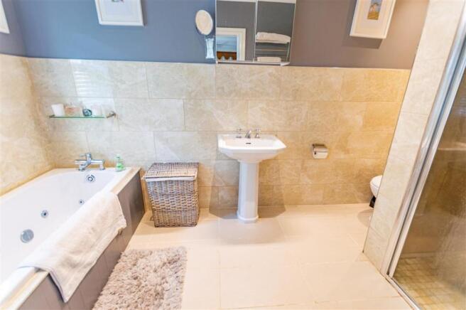 En-Suite Bathroom