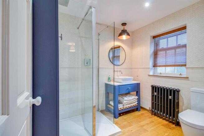 EN SUITE SHOWER ROOM/W.C.