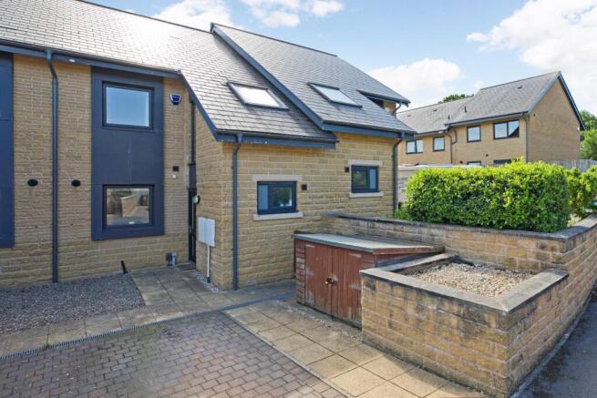 3 bed Terraced for sale Image 10