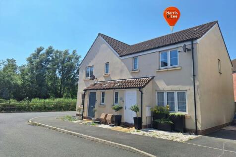 Gardener Close - West Wick - Beautifully Presented