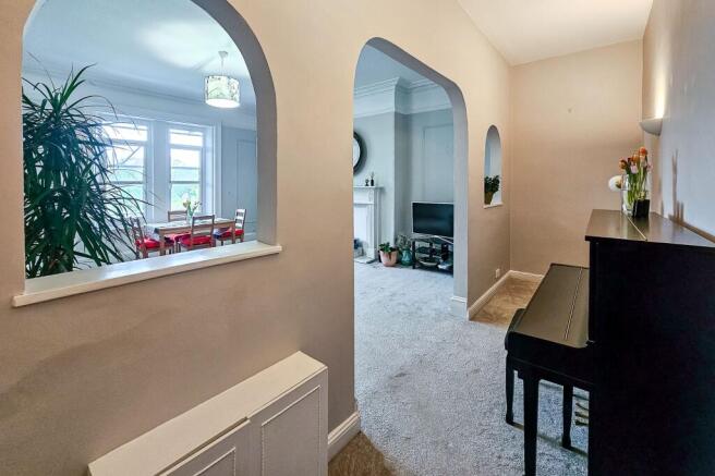 3 bed Apartment to rent Image 7