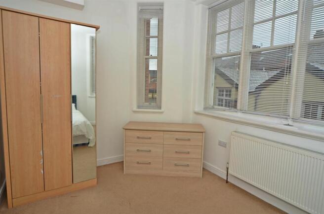 3 bed Apartment to rent Image 7