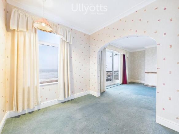 2 bed Flat to rent Image 6