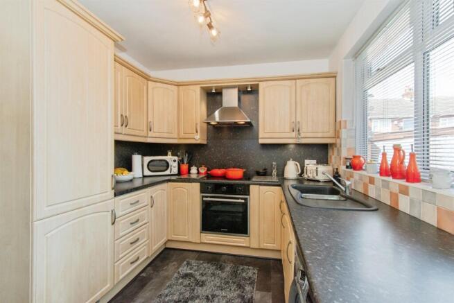 3 bed Terraced for sale Image 8