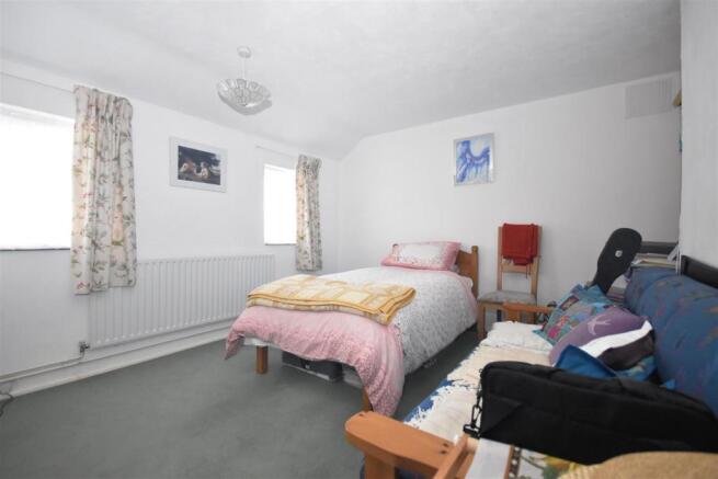 Bedroom 1.jpg