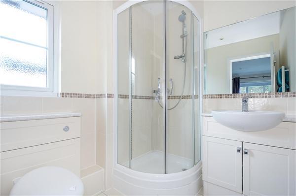 EN SUITE SHOWER ROOM