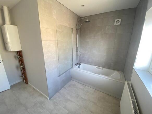 3 bed Semi-Detached to rent Image 12
