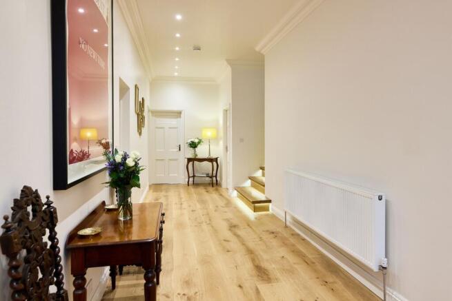 6 bed Semi-Detached for sale Image 7