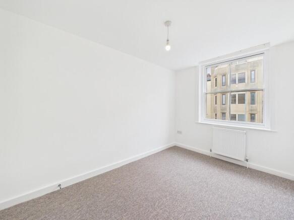 CAM04693G0-PR0100...