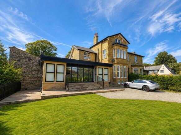 5 bed Semi-Detached to rent in bradford
