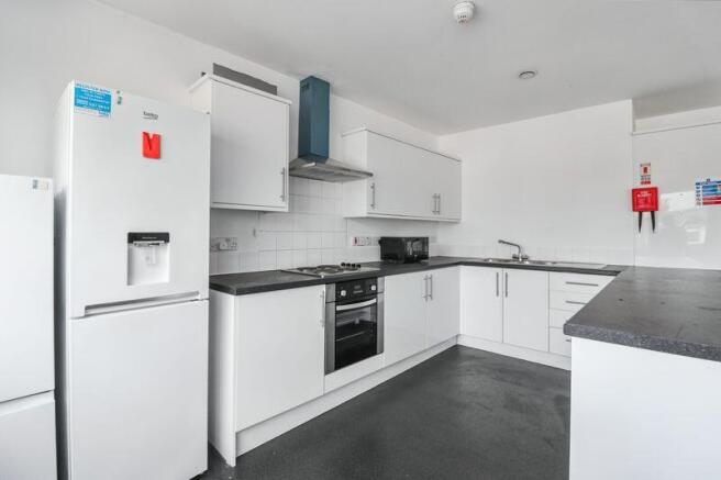 6 bed House of Multiple Occupation to rent Image 5