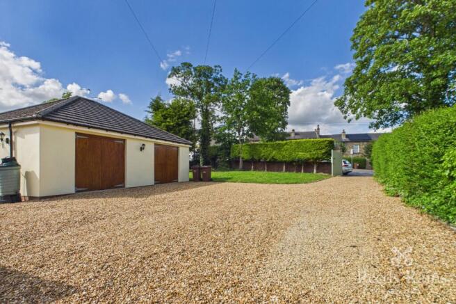 5 bed Semi-Detached for sale Image 6