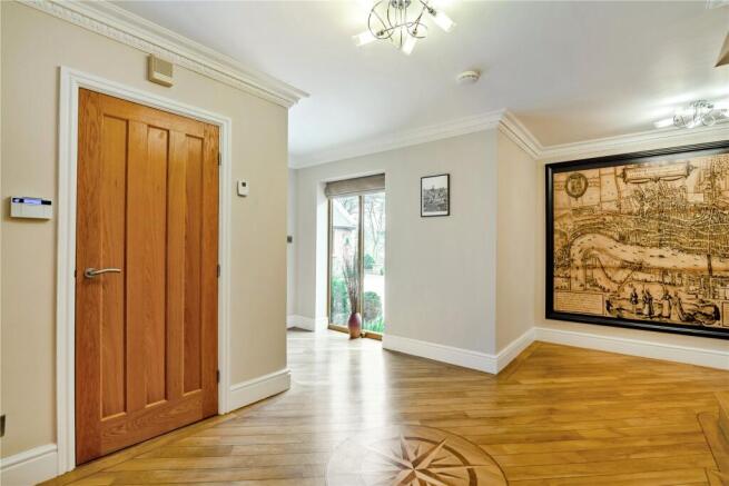 5 bed Detached for sale Image 9