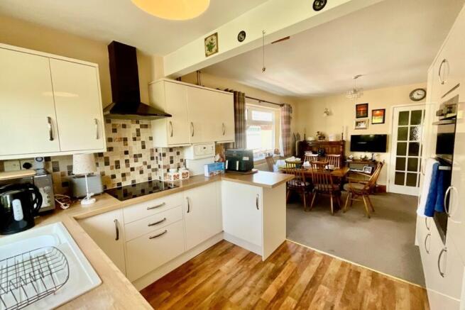 3 bed Bungalow for sale Image 11