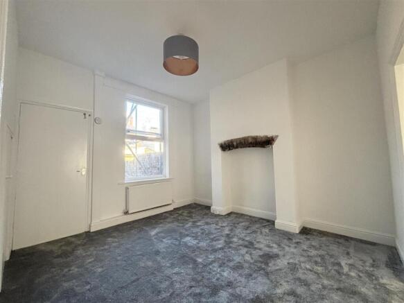 3 bed Detached to rent Image 6