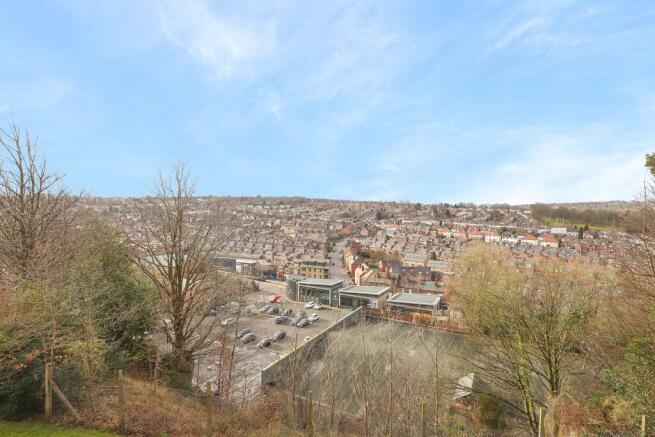 2 bed Apartment to rent Image 4