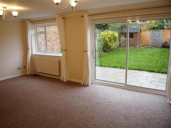 LOUNGE / DINING ROOM