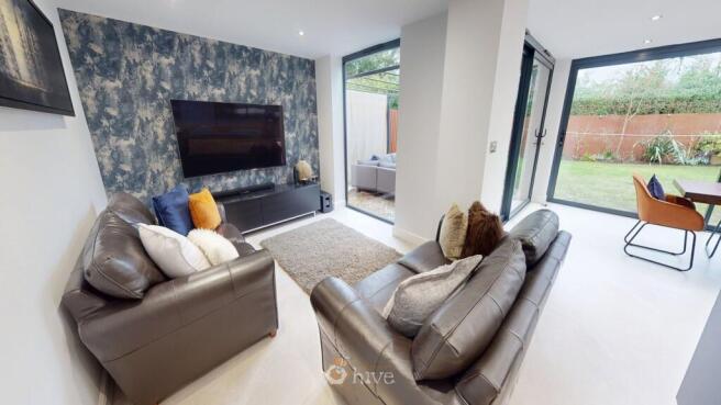 5 bed Detached for sale Image 7