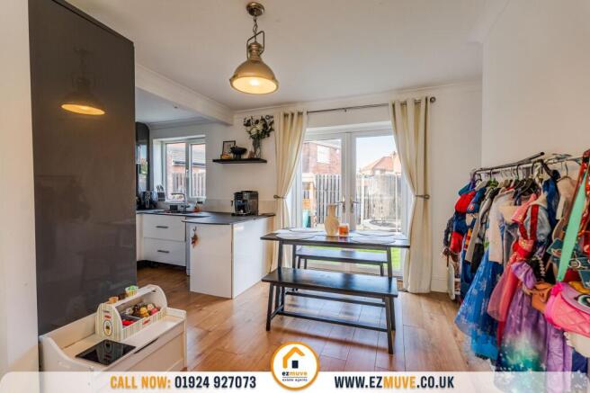 3 bed Semi-Detached for sale Image 6