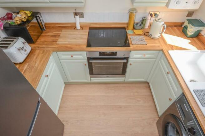 Kitchen pic 2.jpg