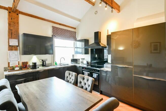 2 bed Flat for sale Image 6