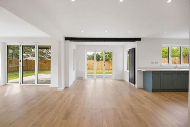 Stunning detached 5 bed, 4 bathroom home in the heart of Congresbury photo 4